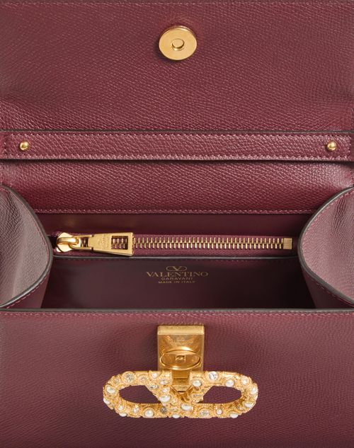 Valentino Garavani - Valentino Garavani Vsling Small Handbag In Grainy Calfskin With Jewel Logo - Rosewood - Woman - Top Handle Bags