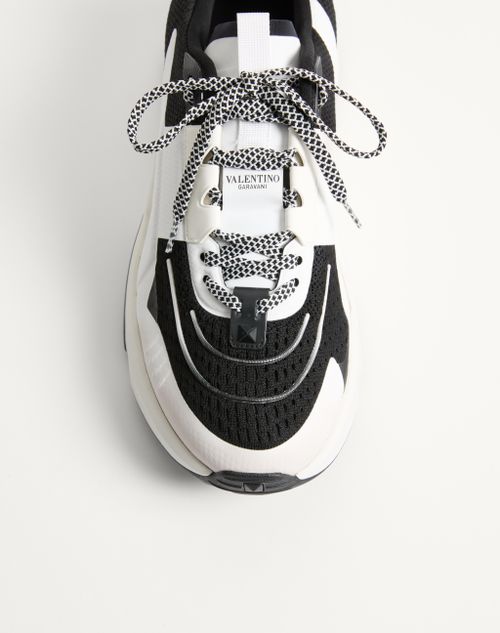 Valentino Garavani - True Act Low Top Sneaker In Mesh And Rubberized Fabric - Black/white - Man - Sneakers