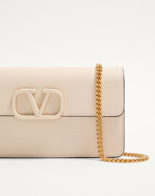 Valentino Garavani - Portafoglio Con Catena Vlogo Signature In Vitello Granato - Light Ivory - Donna - Portafogli E Piccola Pelletteria