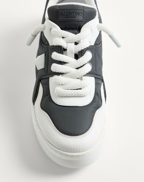Valentino Garavani - Zapatillas Bajas One Stud Xl De Cuero De Becerro Y Nailon - Blanco/gris - Hombre - Sneakers