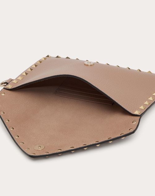 Valentino Garavani - Rockstud Grainy Calfskin Pouch - Poudre - Woman - Clutches