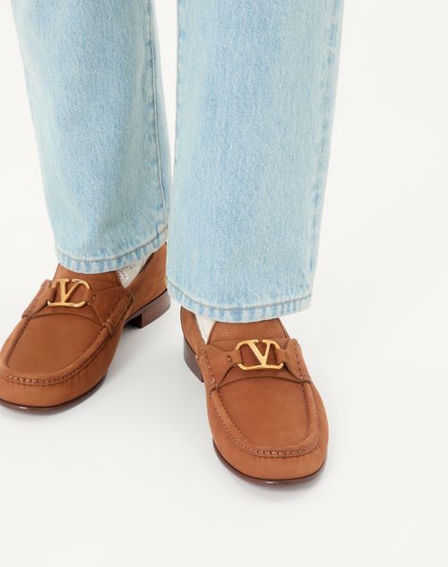 Valentino Garavani - Vlogo Signature Deerskin Suede Loafer - Tobacco - Man - Loafers And Driver
