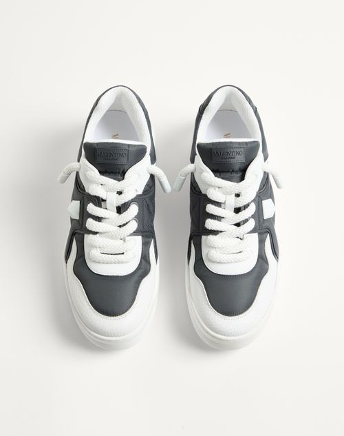 Valentino Garavani - Zapatillas Bajas One Stud Xl De Cuero De Becerro Y Nailon - Blanco/gris - Hombre - Sneakers