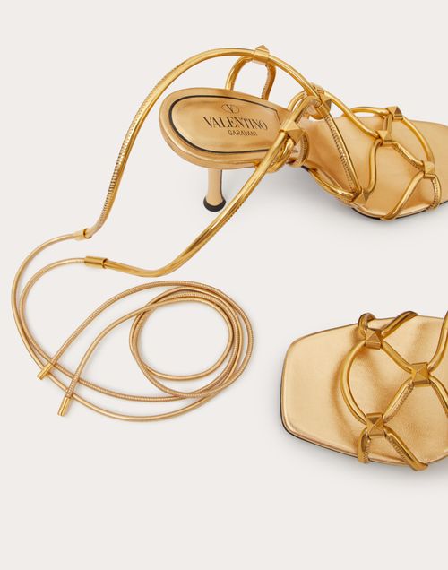 Valentino Garavani - ロックスタッズ ネット ミラーエフェクト シンセティック サンダル 100mm - アンティークブラス - ウィメンズ - サンダル