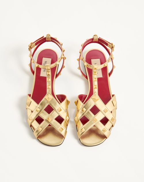 Valentino Garavani - Studdy Sandal In Laminated Nappa 05mm - Antique Brass - Woman - Sandals