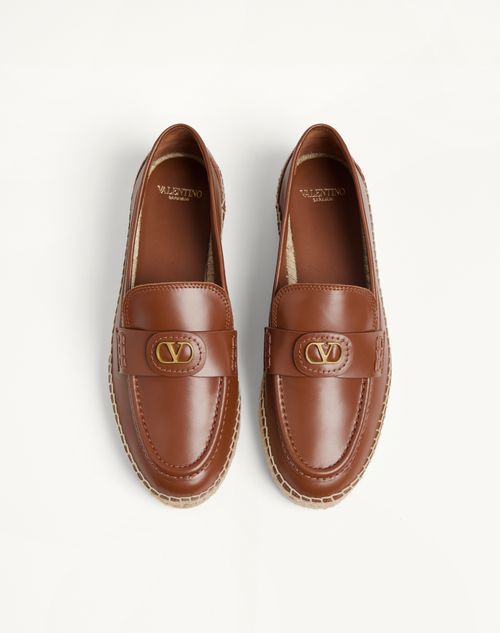 Valentino Garavani - Vlogo Signature Calfskin Loafer 20mm - Tobacco/natural - Woman - Loafers & Oxford