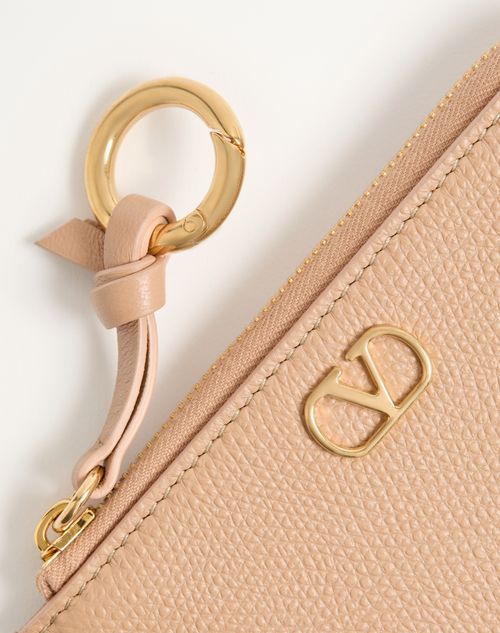 Valentino Garavani - Valentino Garavani Vlogo Signature Zip-around Charm Cardholder In Grainy Calfskin - Pink - Woman - Wallets And Small Leather Goods