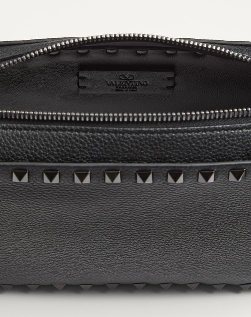 Valentino Garavani - Rockstud Grainy Calfskin Crossbody Bag - Black - Man - Shoulder Bags