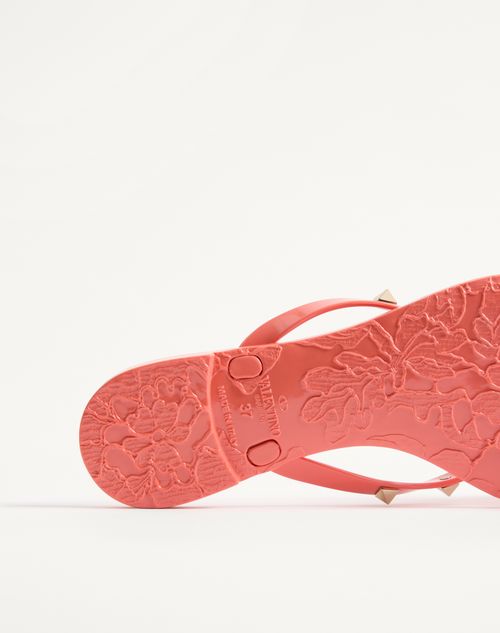 Valentino Garavani - Rockstud Rubber Slipper - Coral - Woman - Slides And Thongs