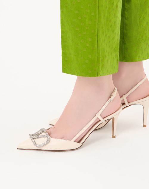 Valentino Garavani - Vlogo Signature Slingback Pump In Calfskin Leather 80mm - Light Ivory/crystal - Woman - Pumps