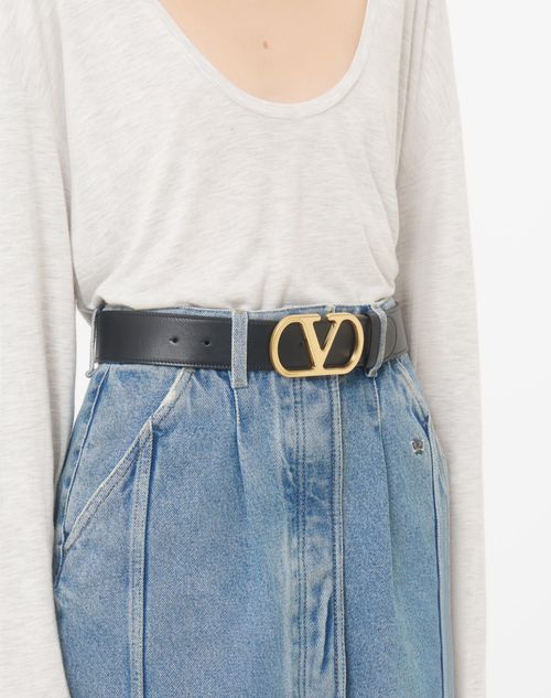 Valentino Garavani - Reversible Vlogo Signature Belt In Glossy Calfskin 40 Mm - Black/beige - Woman - Belts