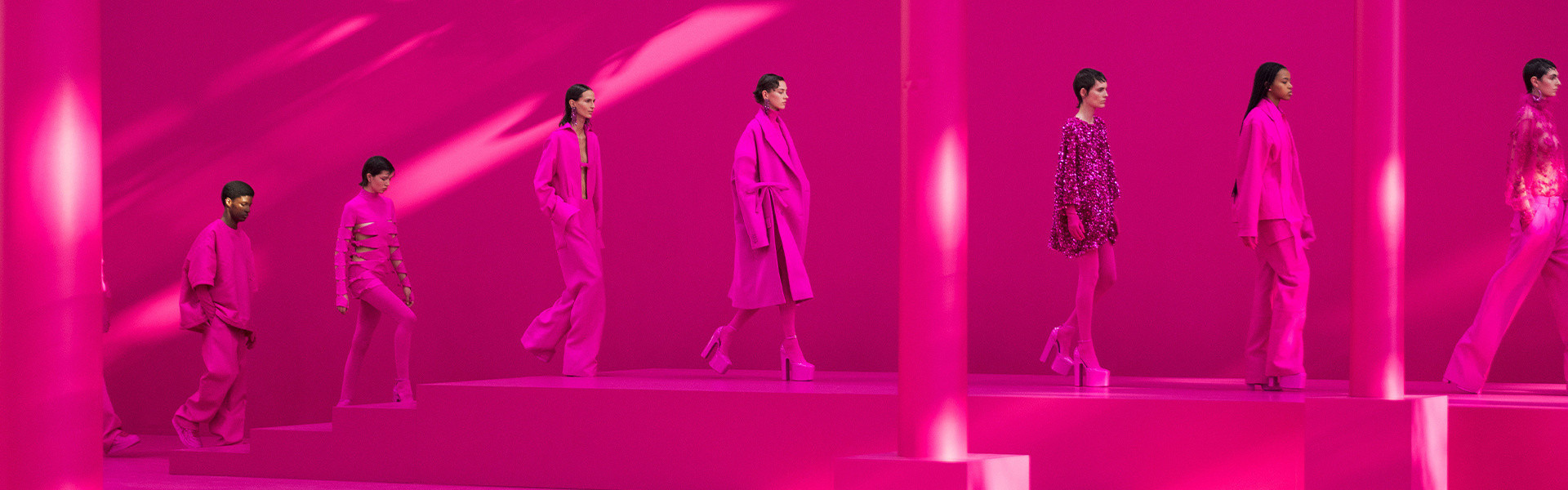 27 Hot Pink Outfits for Summer 2022 Inspired by Valentino's Fall Ready to  Wear Collection