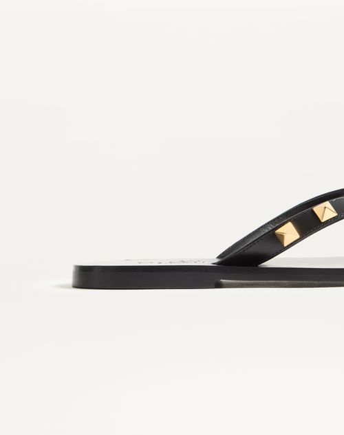 Valentino Garavani - Rockstud Calfskin Thong Sandal 05mm - Black - Woman - Sandals