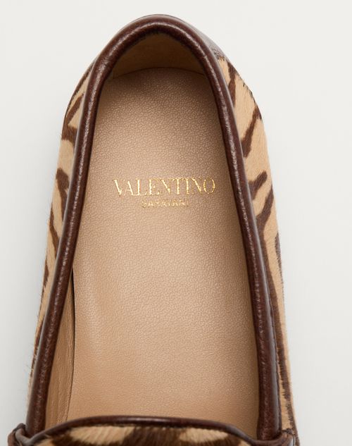 Valentino Garavani - Vlogo Signature Pony-effect Calfskin Loafer 20mm - Beige/bark Brown - Woman - Loafers & Oxford