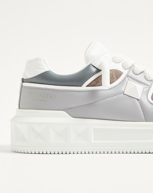 Valentino Garavani - One Stud Xl Low-top Sneaker In Nappa And Crust Leather - White/stone/moon Taupe - Man - Trainers