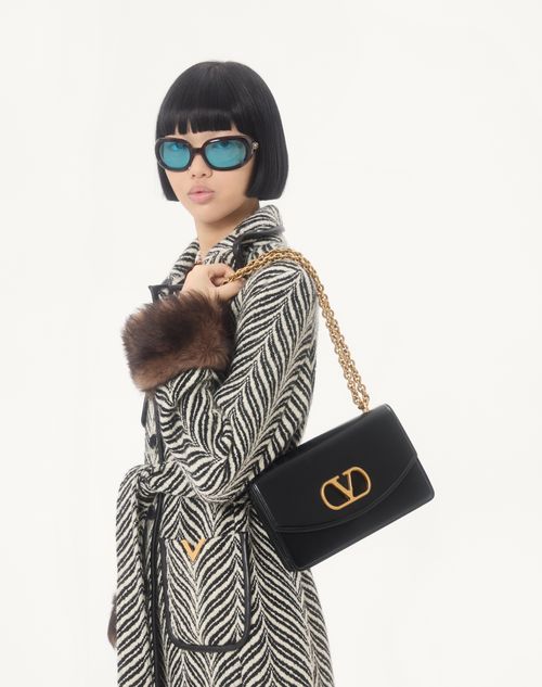 Valentino Garavani - Valentino Garavani Vain Shoulder Bag In Shiny Calfskin - Black - Woman - Shoulder Bags