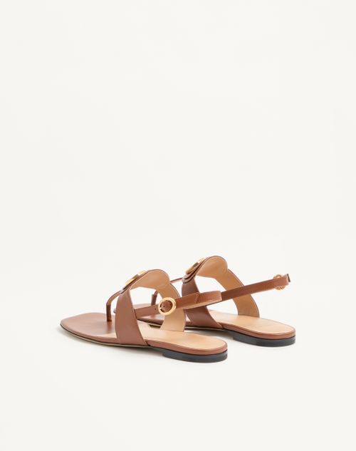 Valentino Garavani - Vlogo Signature Thong Sandal In Calfskin - Tobacco - Woman - Sandals