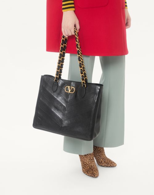 Valentino Garavani - Valentino Garavani Laseine Shopping Bag In Nappa Leather With A Chevron Pattern - Black - Woman - Totes