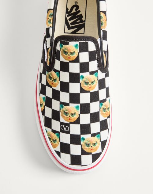 Valentino Garavani - Valentino Garavani And Vans Slip-on Trainer In Fabric With Le Chat De La Maison Print And Vlogo Checkerboard Print - White/ Black - Woman - Sneakers
