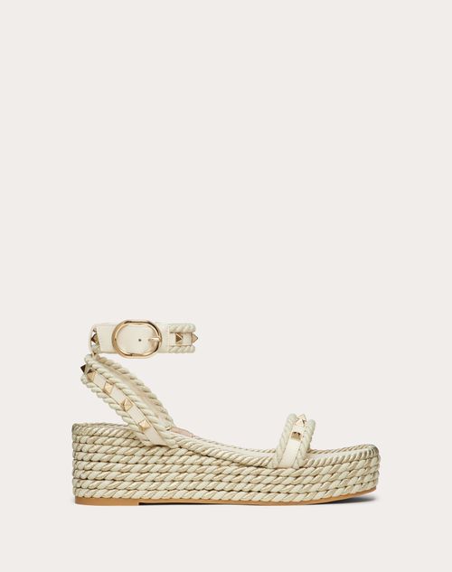 Valentino Rockstud 45 Rope & Leather Wedge Sandal In ライトアイボリー