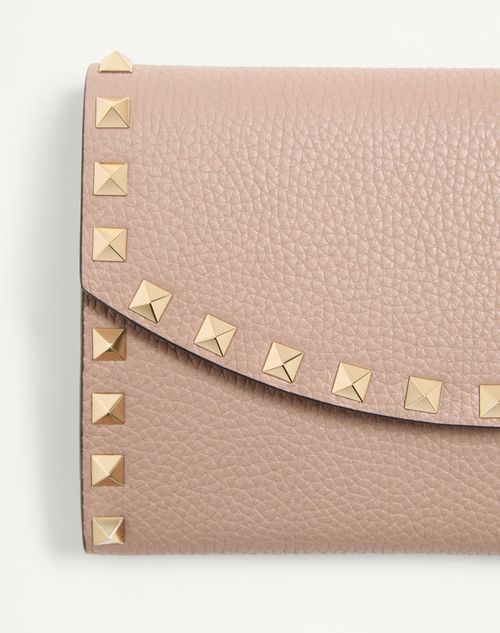 Valentino Garavani - Rockstud Wallet With Chain In Grainy Calfskin - Poudre - Woman - Wallets And Small Leather Goods