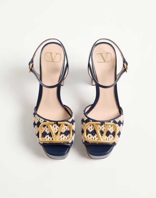 Valentino Garavani - Sandalo Con Plateau Vlogo Signature In Tessuto Crochet 115mm - Blu/beige - Donna - Sandali