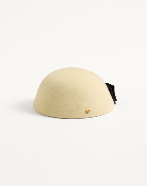Valentino Garavani - Vlogo Signature Hat In Lapin Fabric With Satin Bow - Cream/black - Woman - Hats And Gloves