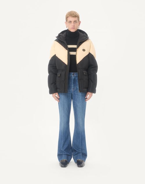 Valentino - Valentino Hooded Down Jacket In Lightweight Nylon With Inlaid V And Vlogo Patch - Black/butter - Man - Outerwear