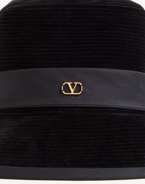 Valentino Garavani - Vlogo Signature Cotton Hat. - Black/gold - Man - Hats And Gloves