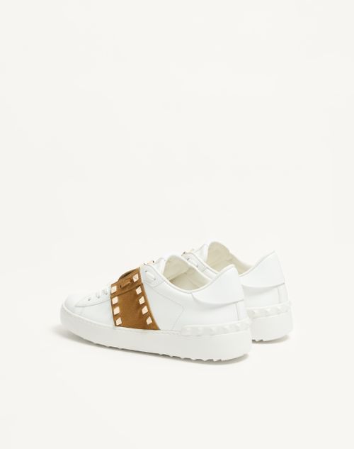 Valentino Garavani - Rockstud Untitled Sneaker In Calfskin With Split Leather Band - White/havana Beige - Woman - Trainers