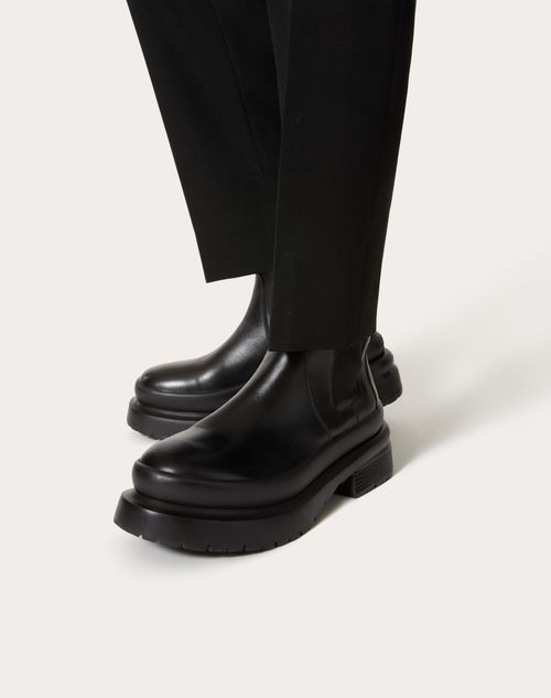 Valentino Garavani - Roman Stud Calfskin Ankle Boot - Black - Man - Boots