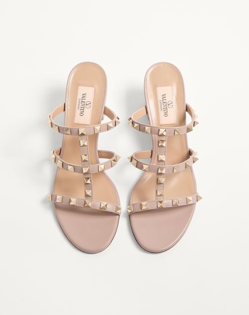 Valentino Garavani - Rockstud Calfskin Leather Slide Sandal 60 Mm - Poudre - Woman - Sandals