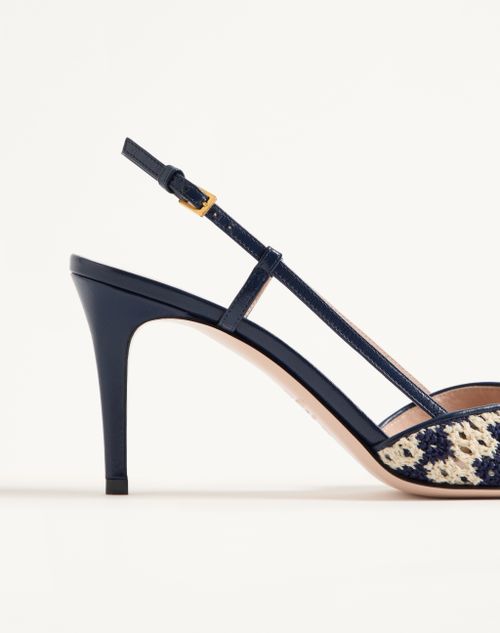 Valentino Garavani - Décolleté Slingback Vlogo Signature In Tessuto Crochet 80mm - Blu/beige - Donna - Décolleté