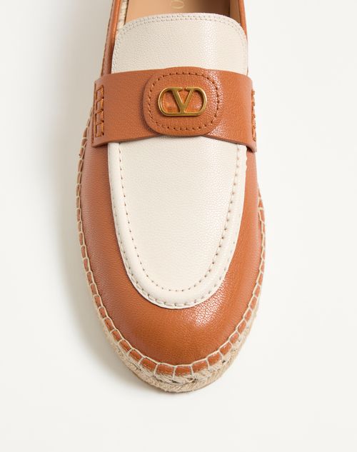 Valentino Garavani - Palm Avenue Calfskin Loafer - Roasted Pecan/ivory - Man - Loafers And Driver