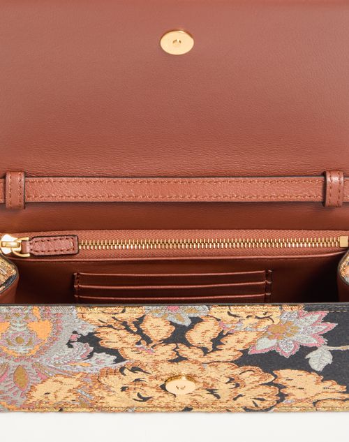 Valentino Garavani - Mini Sac Bandoulière Vlogo Signature En Tissu Jacquard Avec Motif Après L'hiver. - Multicolor/caramel Foncé - Femme - Pochettes