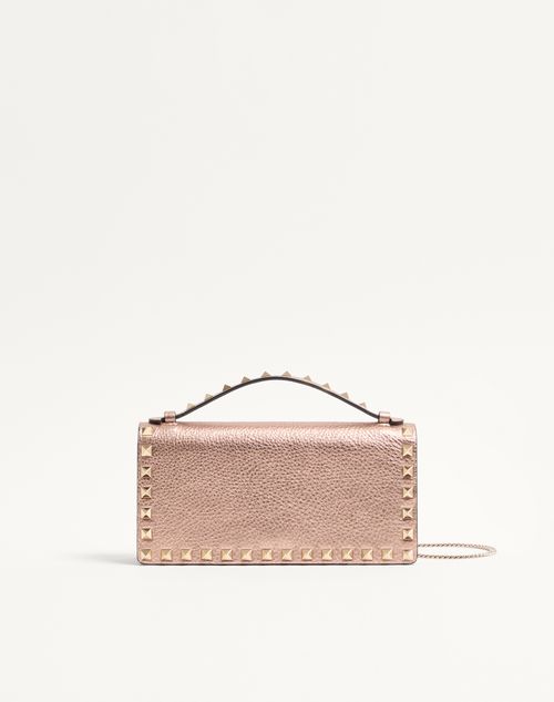 Valentino Garavani Rockstud Laminated Grainy Calfskin Wallet With Chain Woman Rose Cannelle Uni In Brown