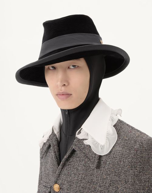 Valentino Garavani - Vlogo Signature Cotton Hat. - Black/gold - Man - Hats And Gloves