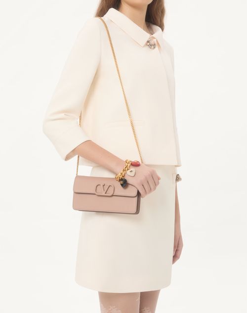 Valentino Garavani - Portafoglio Con Catena Vlogo Signature In Vitello Granato - Rose Cannelle - Donna - Portafogli E Piccola Pelletteria