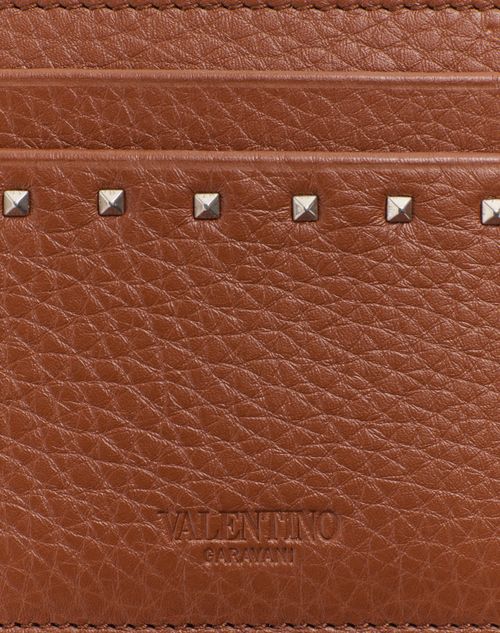 Valentino Garavani - Rockstud Grainy Calfskin Cardholder - Saddle Brown - Man - Wallets And Small Leather Goods