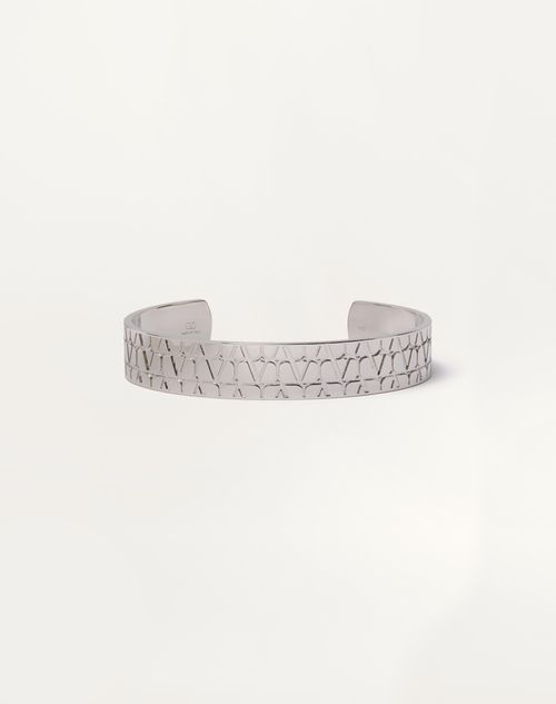 Shop Valentino Garavani Toile Iconographe Metal Cuff In パラジウム