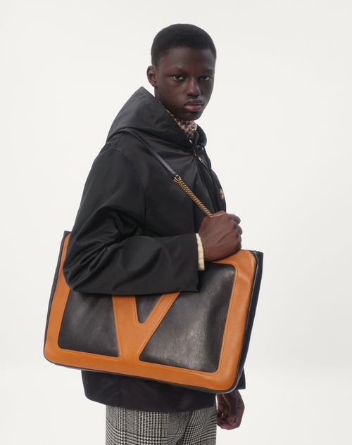 Valentino - Nylon Hooded Windbreaker With Vlogo Patch - Black - Man - Outerwear