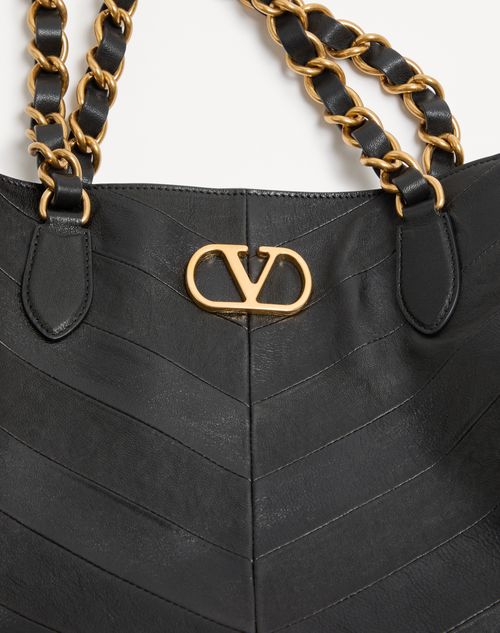 Valentino Garavani - Valentino Garavani Laseine Shopping Bag In Nappa Leather With A Chevron Pattern - Black - Woman - Totes