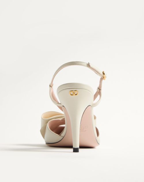 Valentino Garavani - Zapato Bowow De Cabritilla Con Correa Trasera Y Tacón De 45 mm - Marfil - Mujer - Salones