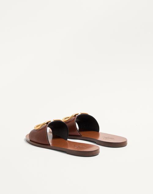 Valentino Garavani - Vlogo Signature Slide Sandal In Grainy Cowhide With Accessory - Tan - Woman - Shoes