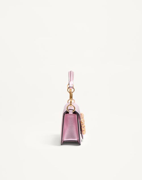 Valentino Garavani - Valentino Garavani Locò Kleine Schultertasche Aus Laminiertem Kalbsleder Mit Schmucklogo - Rose Violet - Frau - Schultertaschen