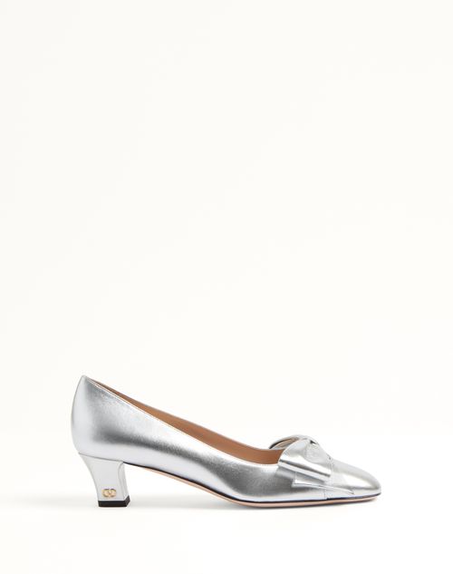 Shop Valentino Garavani Bowow Pumps In Laminated Nappa 45mm Woman Silver 42