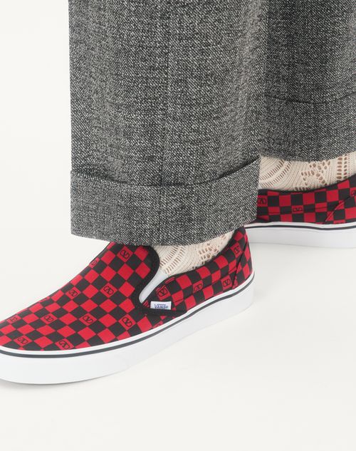 Valentino Garavani - Valentino Garavani Und Vans Slip-on-sneaker Aus Stoff Mit Vlogo-schachbrettmuster - Rouge Pur/schwarz - Mann - Sneaker