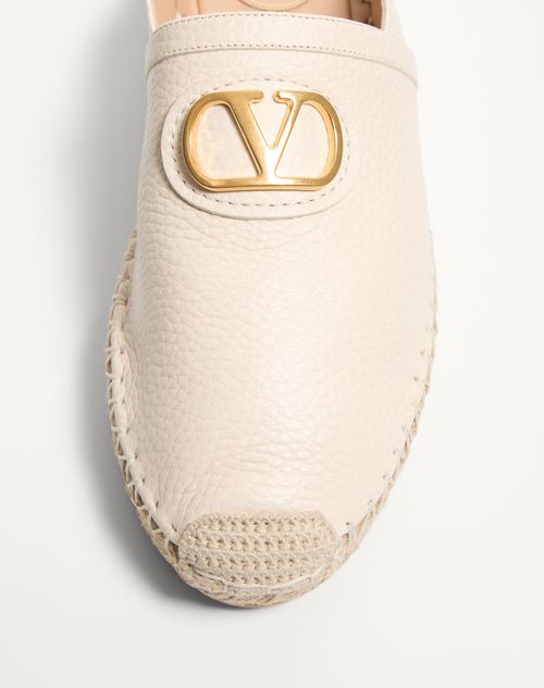Valentino Garavani - Vlogo Signature Mule In Grainy Calfskin 25mm - Light Ivory - Woman - Espadrilles And Wedges
