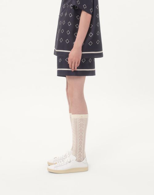 Valentino - Silk Twill Bermuda Shorts With All-over Opticool Print - Blue/butter - Man - Trousers And Shorts