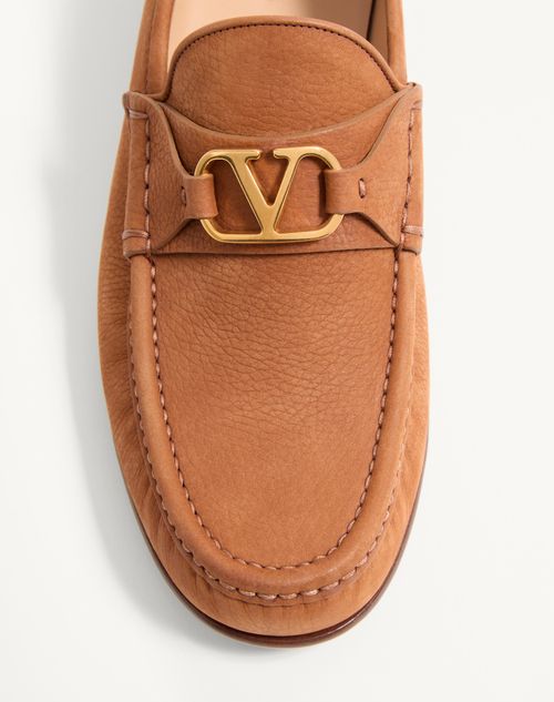 Valentino Garavani - Vlogo Signature Deerskin Suede Loafer - Tobacco - Man - Loafers And Driver